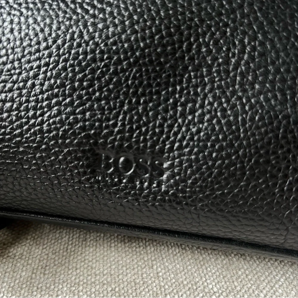 HUGO BOSS Black Leather Messenger Laptop Men's Bag - Picture 3 of 16